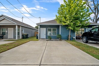 Building Photo - 403 E Avenue G