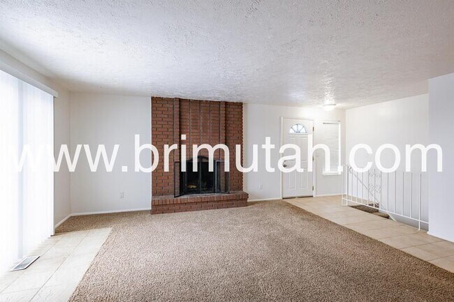 Building Photo - 4670 Stratton Dr E