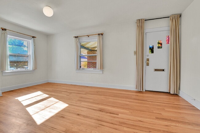 Foto del edificio - $2,600.00, 1 bed + non-conforming room, 1 ...