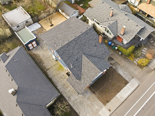 Building Photo - 2945 NE 57th Ave