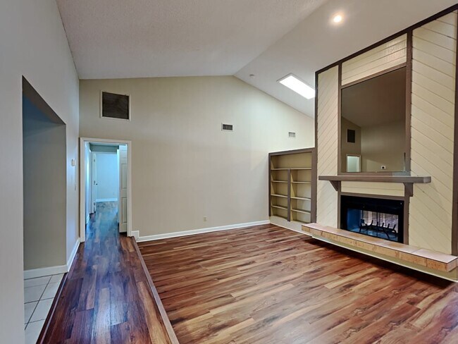 Foto del edificio - 5038 Hidden Springs Blvd