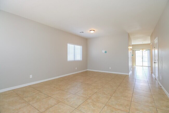 Foto del edificio - 6529 W Pioneer St