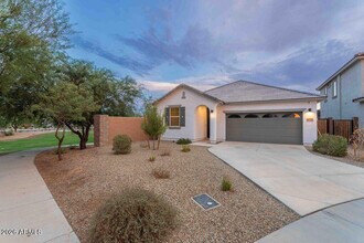 Building Photo - 14341 W Smoketree Dr