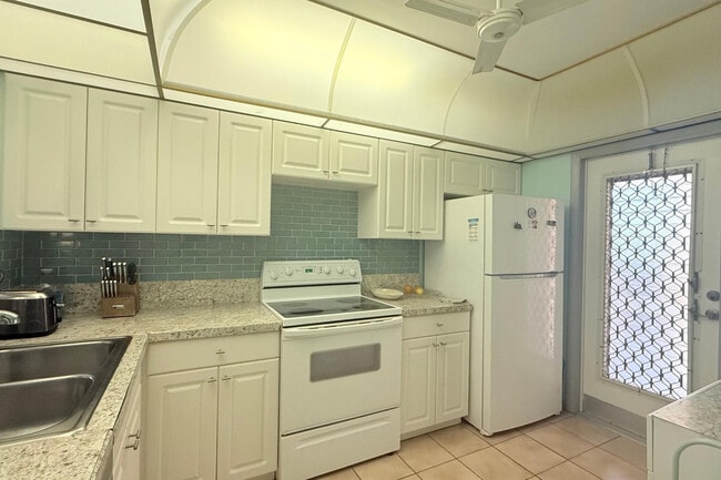 Building Photo - 4117 Bougainvilla Dr