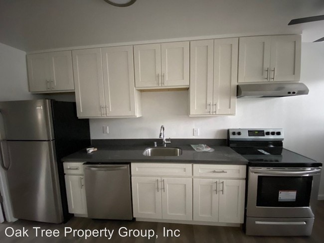 Building Photo - 3211 School St