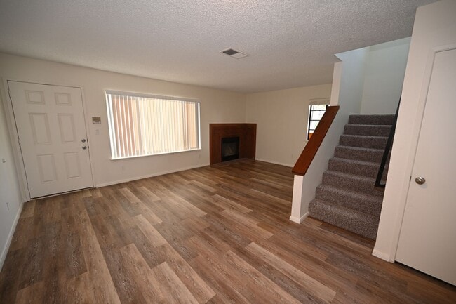 Building Photo - 4845scru