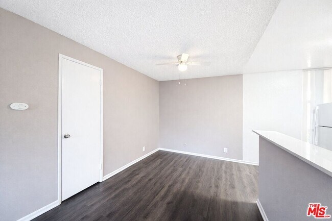 Foto del edificio - 1208 W Adams Blvd