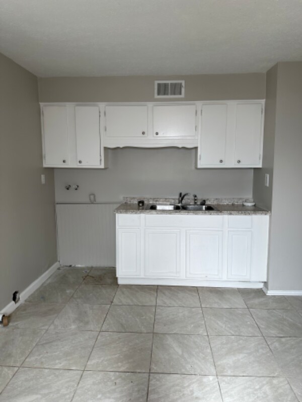 Building Photo - 9510 Maple Rd