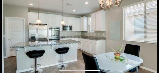 Foto del edificio - 3 Bedroom Single Family in Phoenix