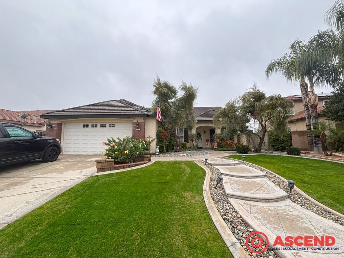 Primary Photo - Gorgeous Home with a Pool!