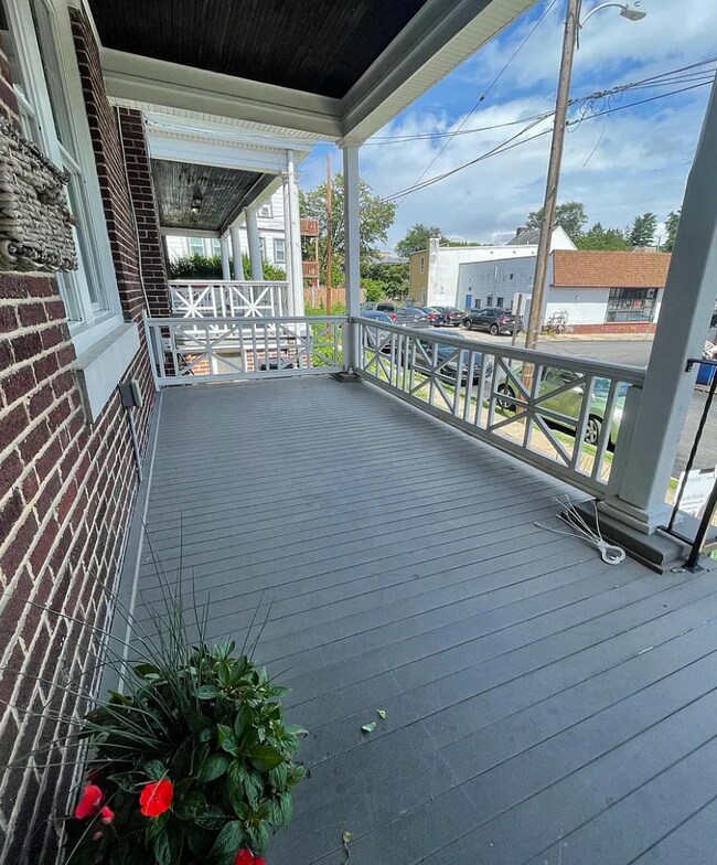 Building Photo - 44 Walton Ave