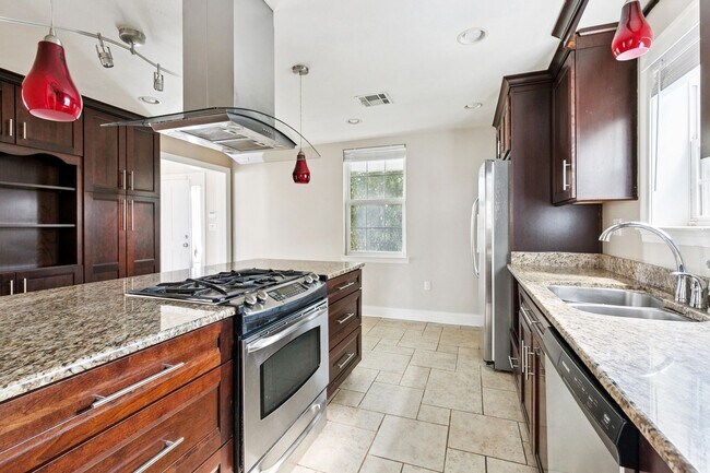 Foto del edificio - Charming Southern Oasis in the Heart of Ne...