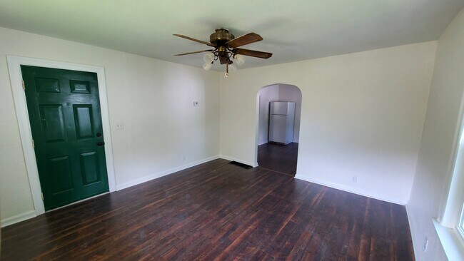 Sala de estar - 1387 Elizabeth St