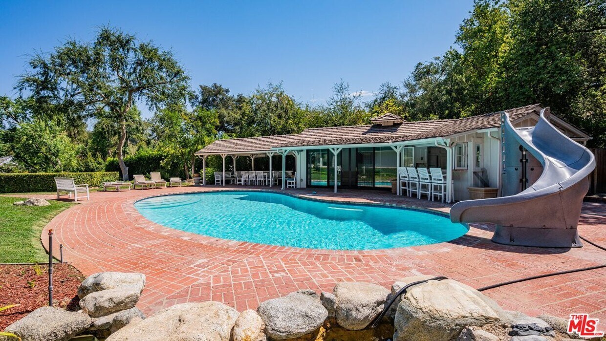 Foto principal - 3951 Valley Meadow Rd