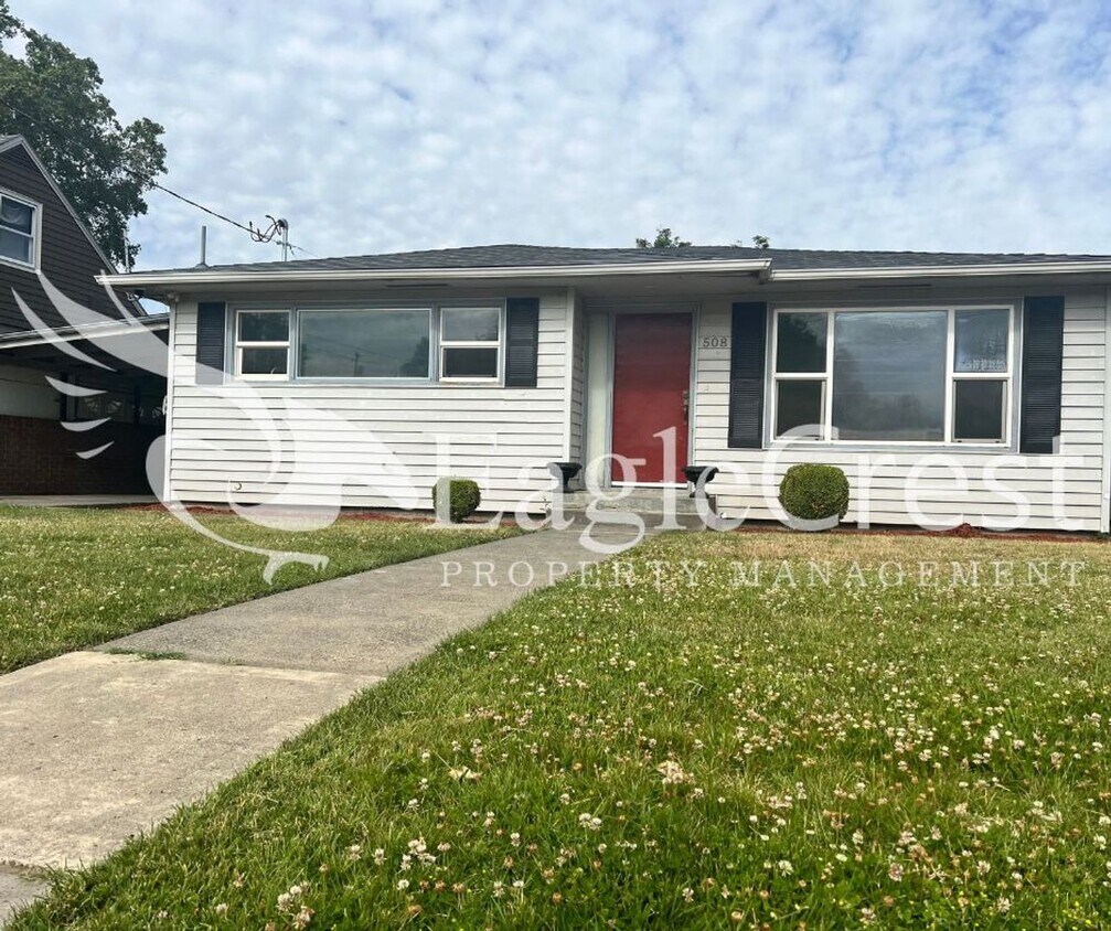 Primary Photo - Charming 3 Bedroom, 1 Bath House with Fenc...