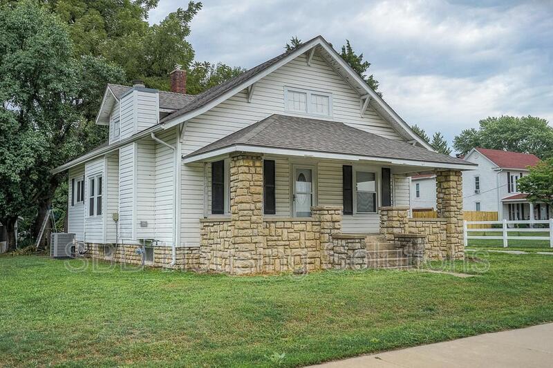 Primary Photo - 326 E Monroe St