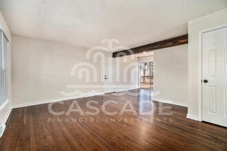 Building Photo - 403 NW Village Dr Building Photo - 403 NW Village Dr