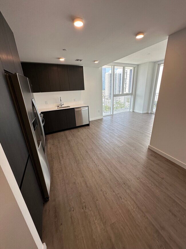 Foto del edificio - 221 NE 19th St