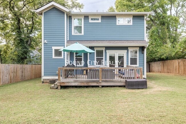 Photo - 606B Eastboro Dr House