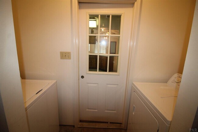 Building Photo - 6407 Lake Charlene Ln