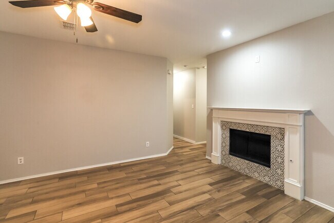 Building Photo - 7900 Swan Park Dr