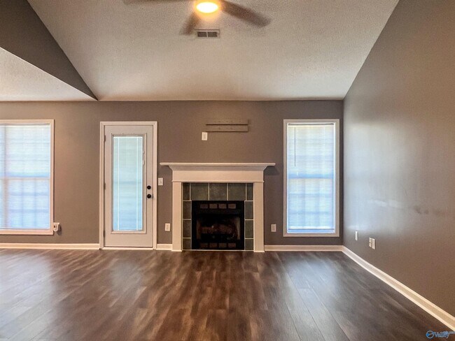 Foto del edificio - 112 Raptor Ct