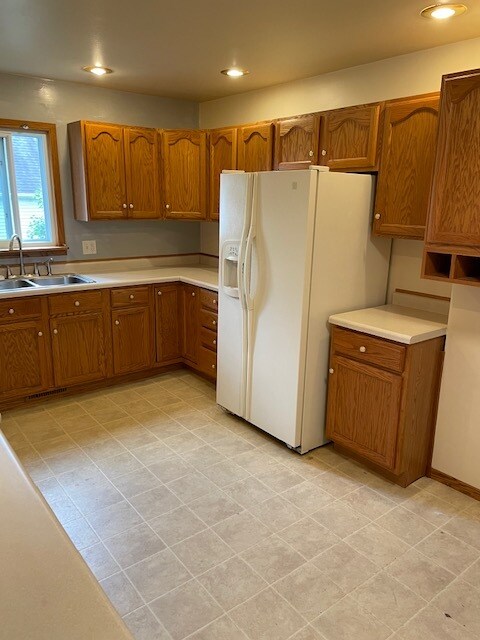 Building Photo - 339 S Maple St