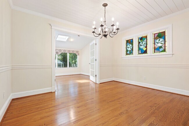 Foto del edificio - Breathtaking Classic Estate in Falls of New Hope