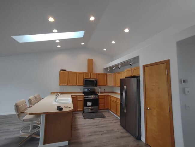 Building Photo - Large Golf Course 1 Story Home