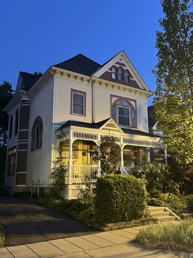 Building Photo - 826 Selby Ave