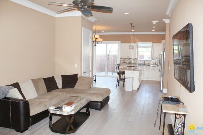 Foto del edificio - Destin Oaks Townhouse with Community Pool!