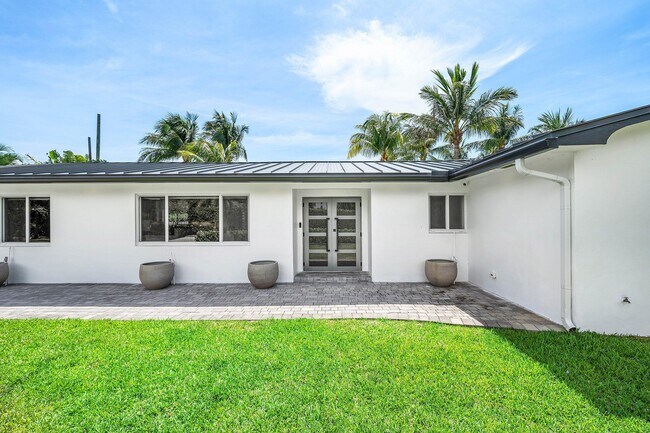 Foto del edificio - 2866 SW 8th St