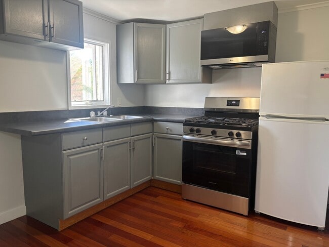 Building Photo - 975 Sanders Cir