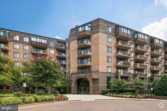 Building Photo - 2111 Wisconsin Ave NW