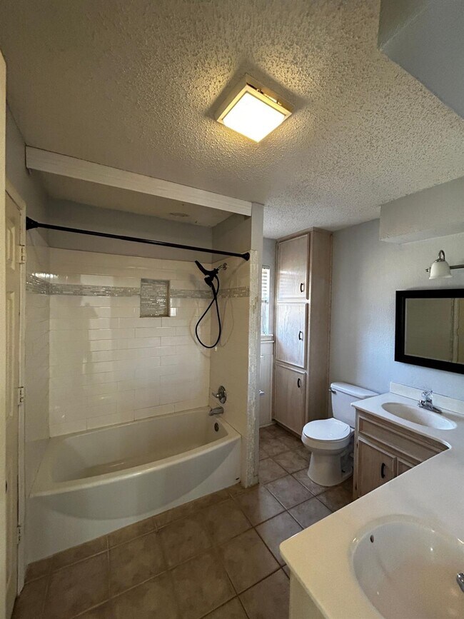 Foto del edificio - 5702 96th St