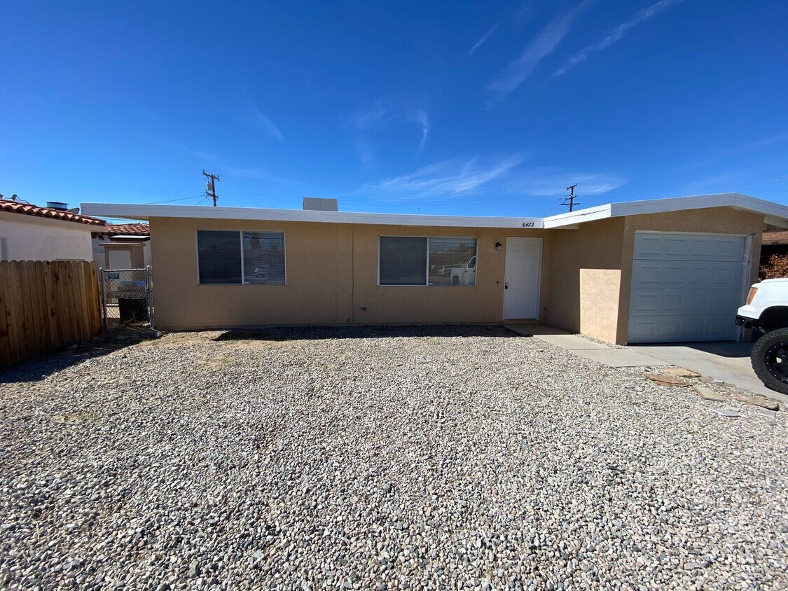 Primary Photo - Don't Miss This Cute, Centrally Located 29...