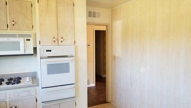 Foto del edificio - 1741 Lahoud Dr