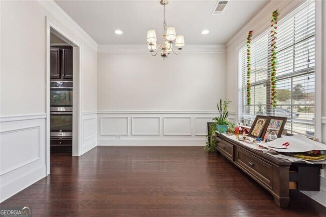 Building Photo - 1645 Dahlia Dr