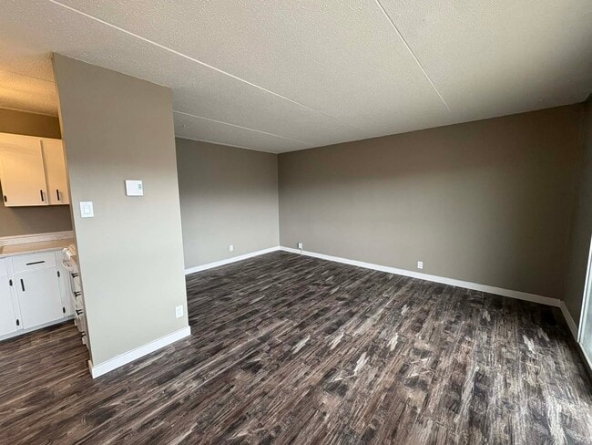 Building Photo - 411 Ellerdale St