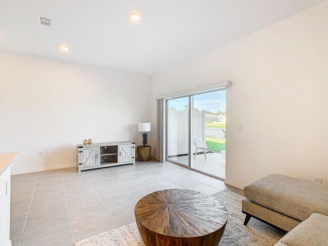 Foto del edificio - AVAILABLE NOW! 3/2.5 Townhome For Rent in Bellalago!
