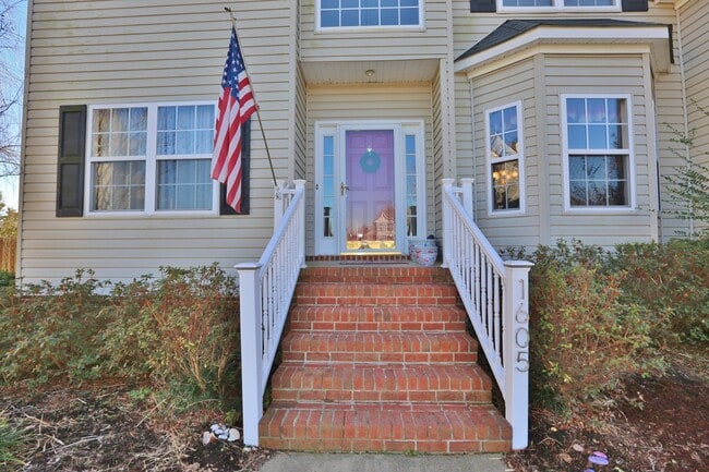 Building Photo - 5-Bedroom Pool Home in Stratford Terrace!!...
