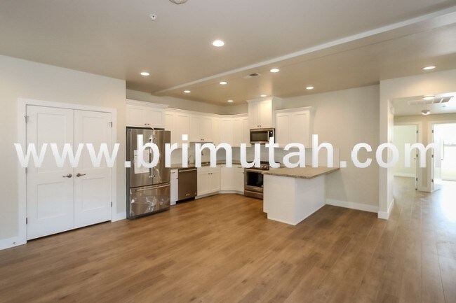 Building Photo - 2369 E Murray Holladay Rd