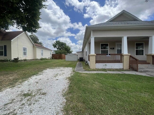 Building Photo - JOPLIN: BEAUTIFUL, SPACIOUS 4 BEDROOM/ 3 B...