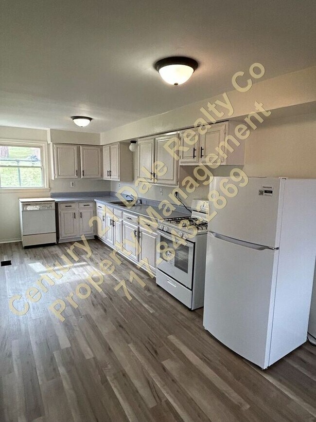 Building Photo - Beautifully Redone 3 Bedroom Home in North...