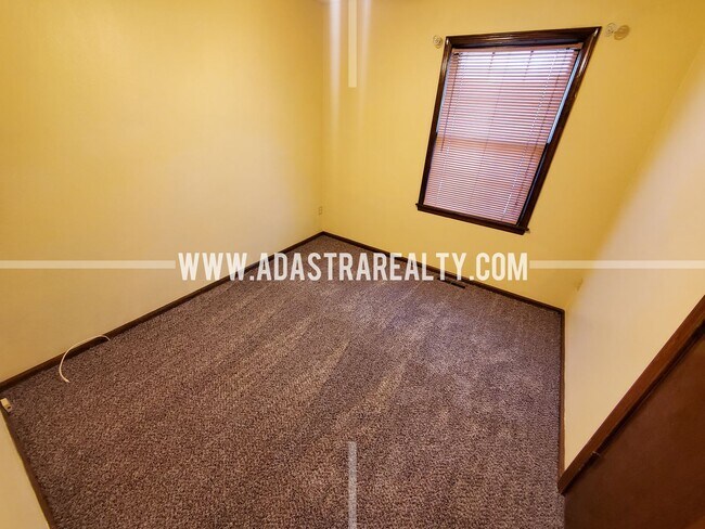 Foto del edificio - Very Nice Home in South KCMO-Available NOW!!
