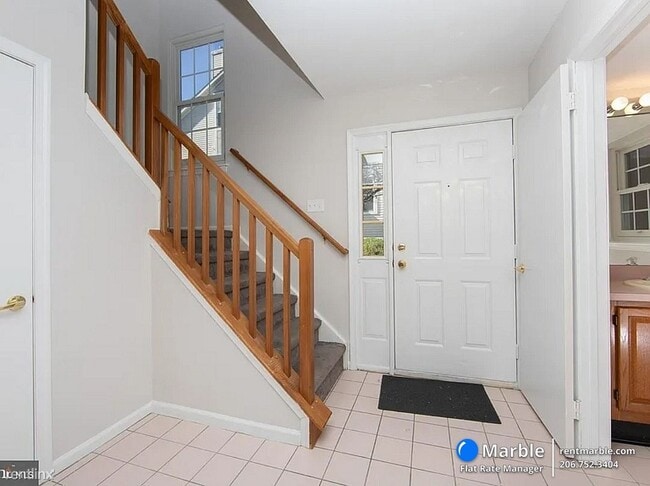 Building Photo - 3 br, 2.5 bath Condo - 608 Oswego Ct
