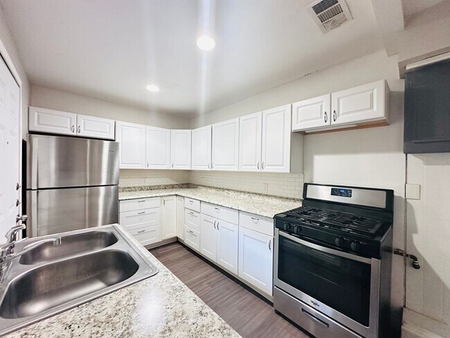 Building Photo - 10806 Lazy Oaks Dr