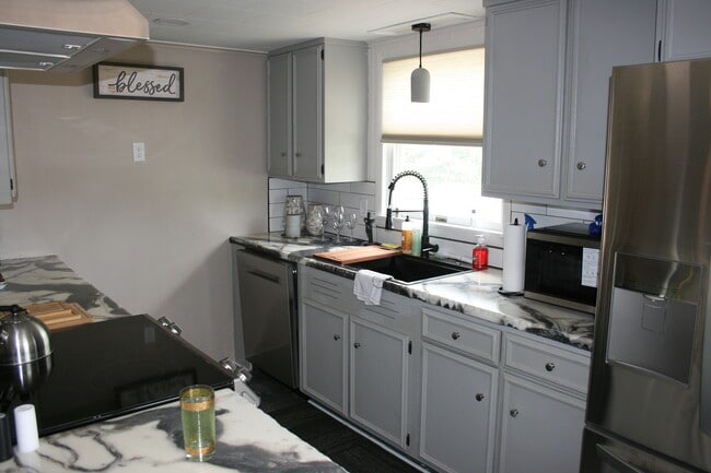 Kitchen - 1211 National Pike