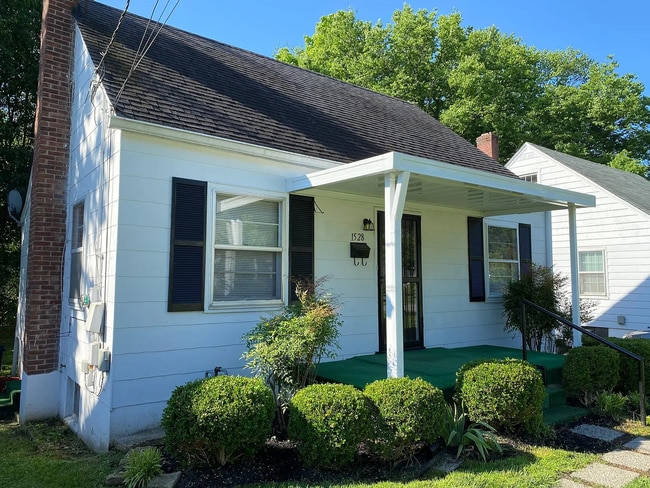 Charming 2 Bed / 1 Bath Cape Cod in Camp T... - Charming 2 Bed / 1 Bath Cape Cod in Camp T... House