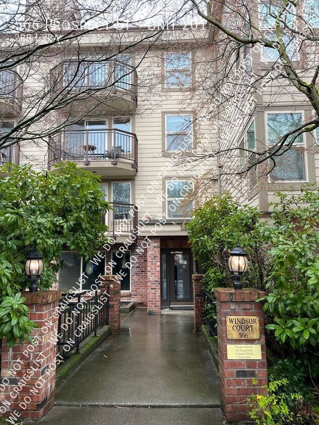 Primary Photo - Queen Anne 2Bed 2Bath Condo w 2 garage par...